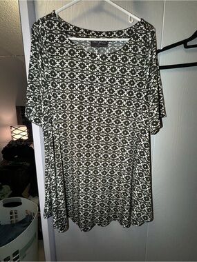 Lane Bryant Black, White & Yellow Geometric Short Sleeve Top